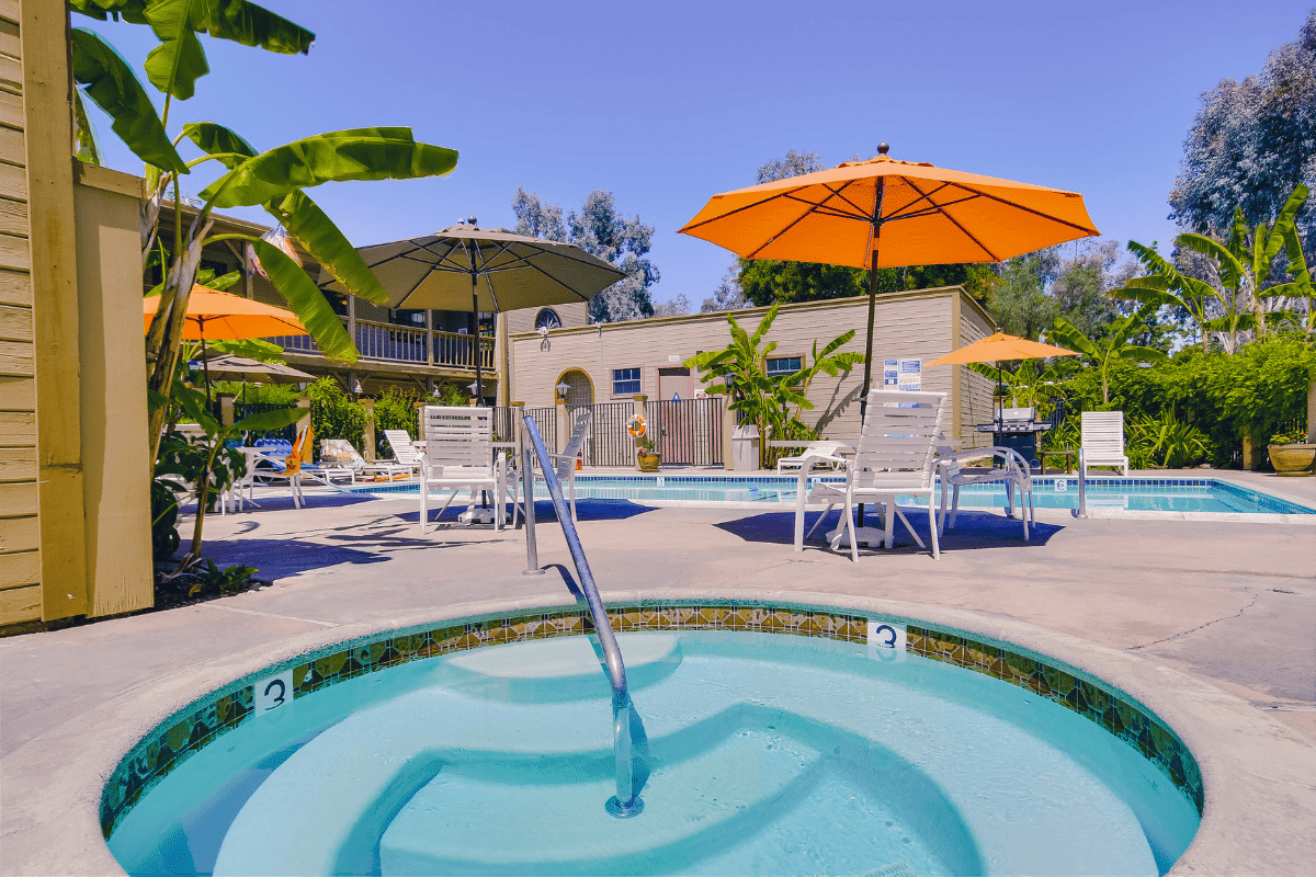 Spa and Swimming Pool at Circle RV Resort